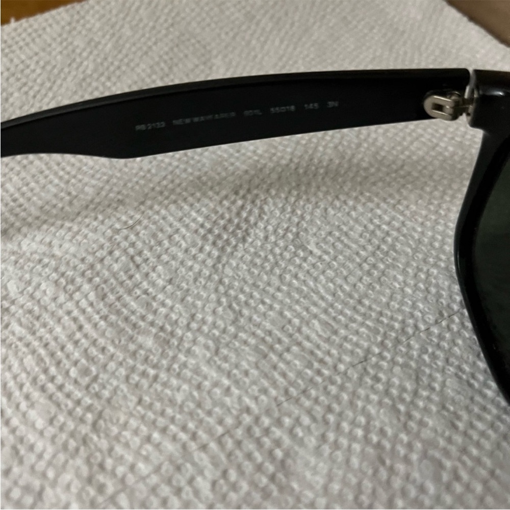 Must Go‼️ Like New Ray-Ban Black Wayfarer Sunglasses. Read Description Below. - Picture 3 of 3